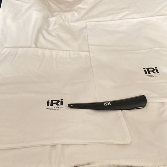 IRI Unisex Boots.  Boots have been worn once. Fits unisex size 5 - Picture 5 of 5